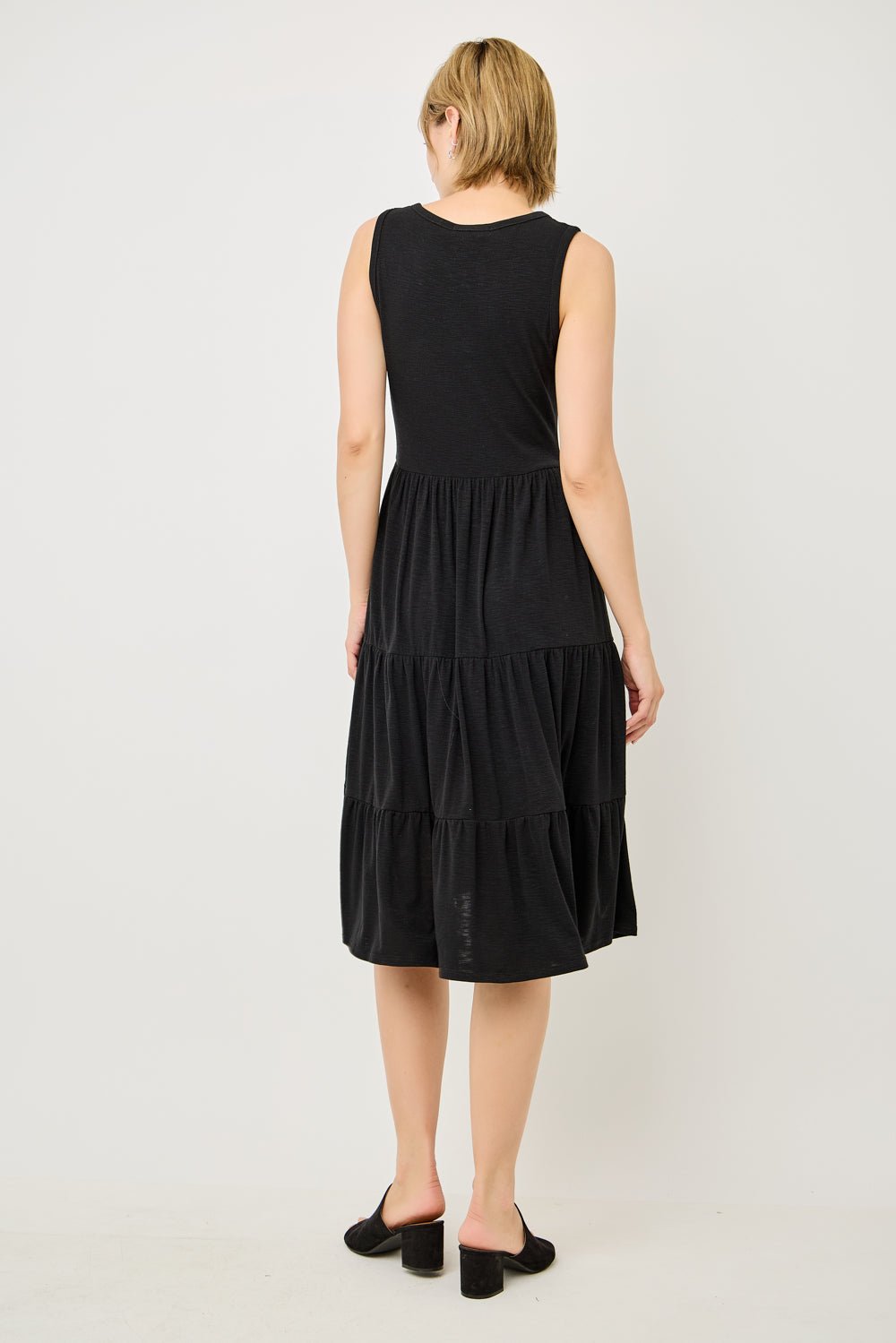 Image of West K Cecily Sleeveless Tiered Midi Dress Black